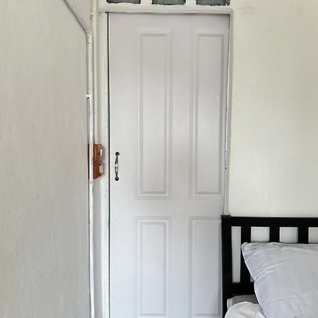 Chubby 9 Single Room Банкок Екстериор снимка