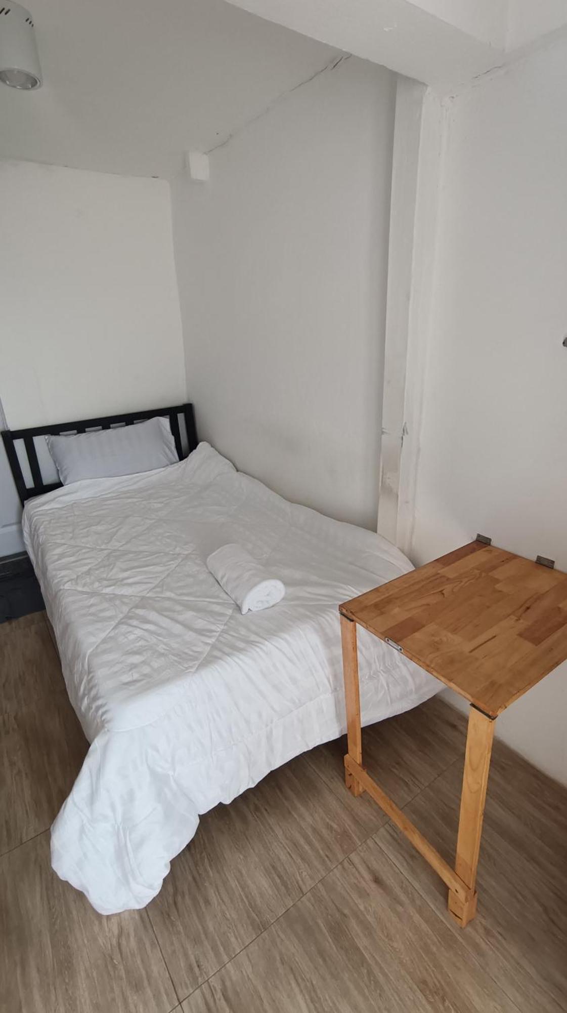 Chubby 9 Single Room Банкок Екстериор снимка