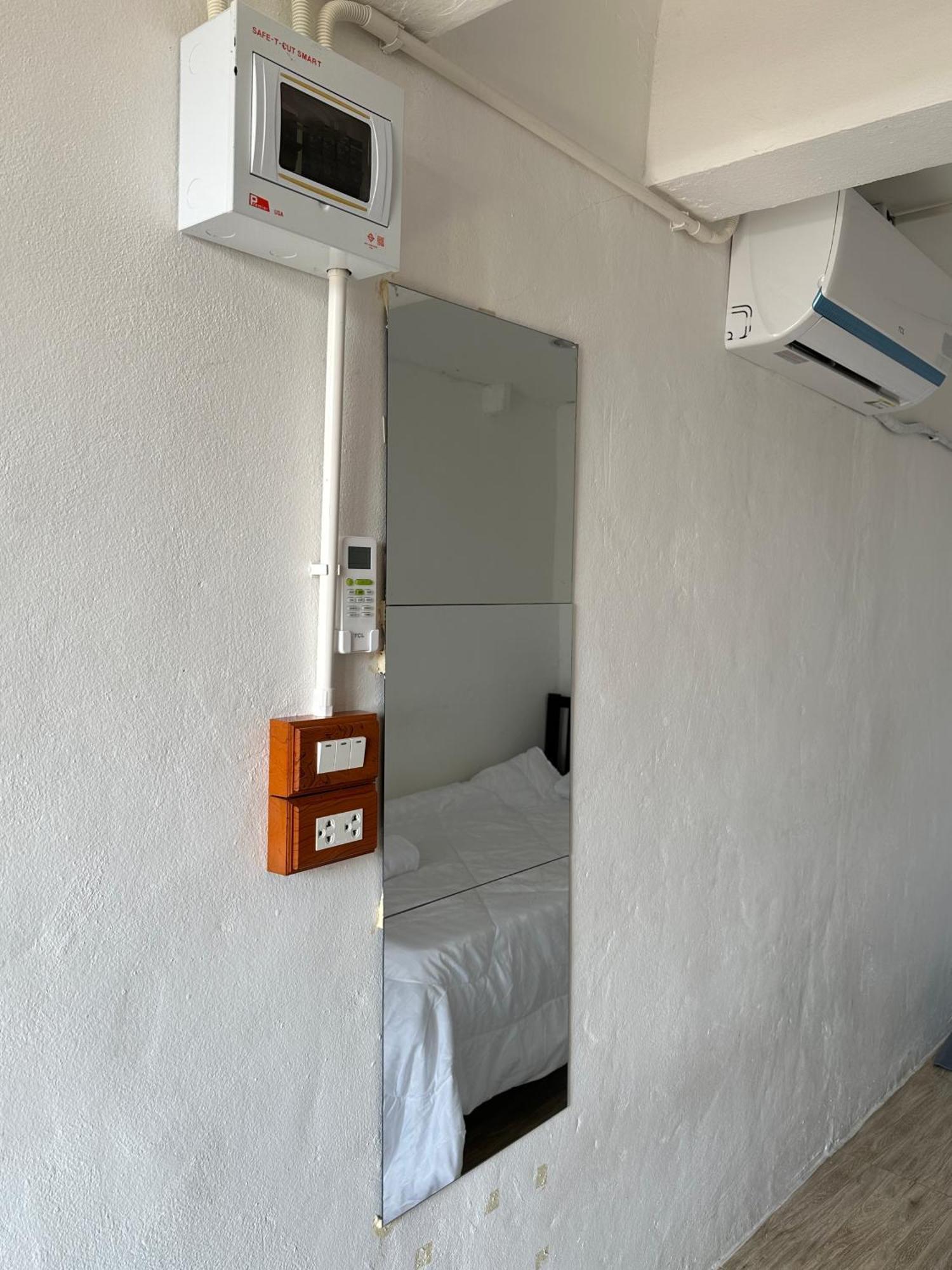 Chubby 9 Single Room Банкок Екстериор снимка