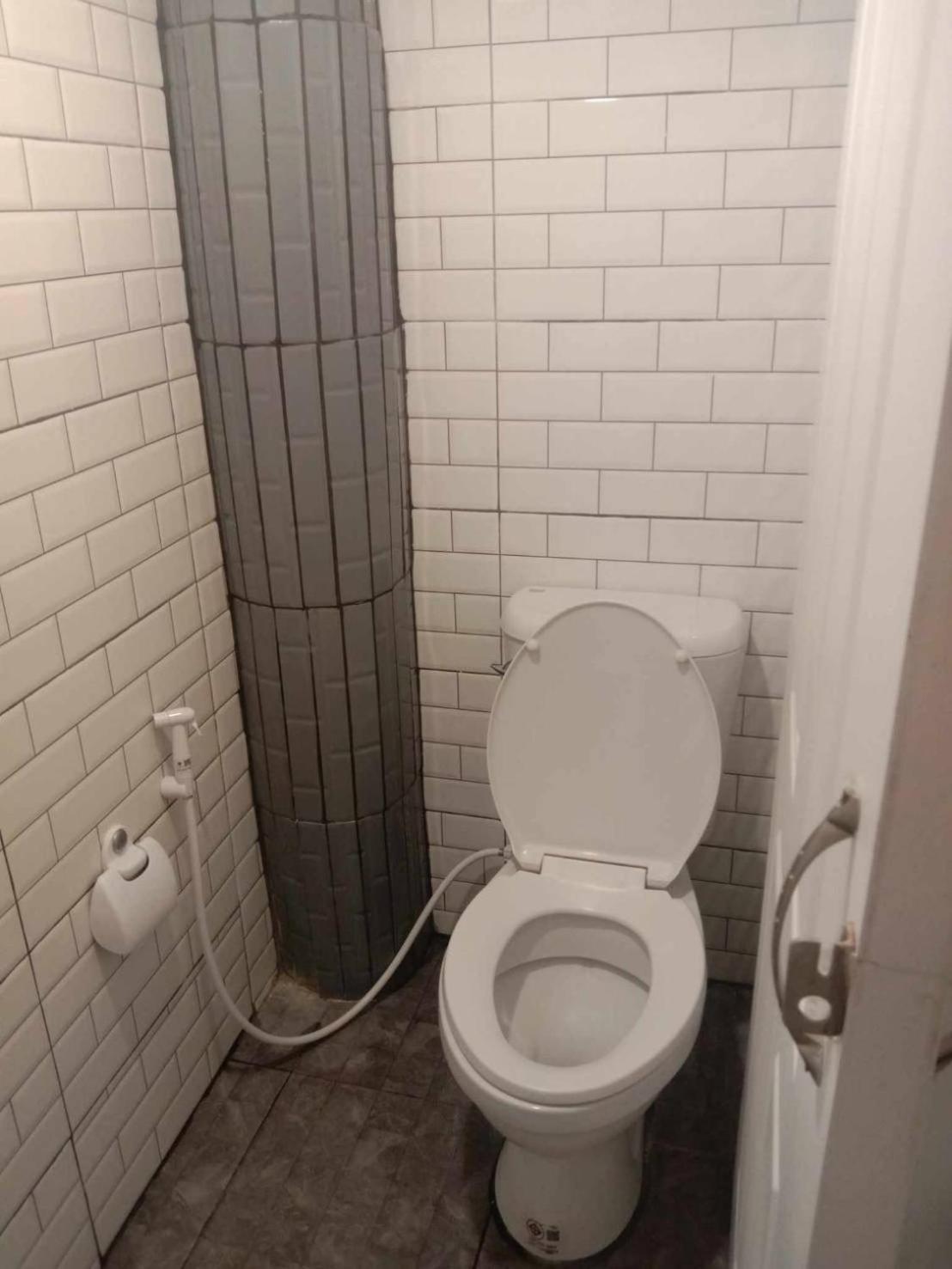 Chubby 9 Single Room Банкок Екстериор снимка